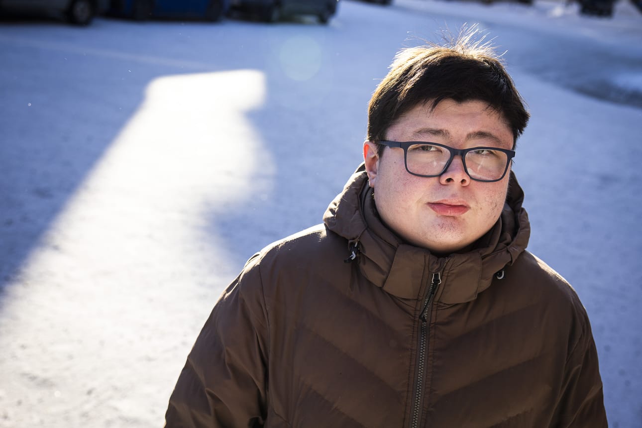 Nico Simola asuu äitinsä kanssa Rovaniemellä. He kuitenkin harkitsevat edelleen, olisiko jossain muualla päin Suomea turvallisempaa.