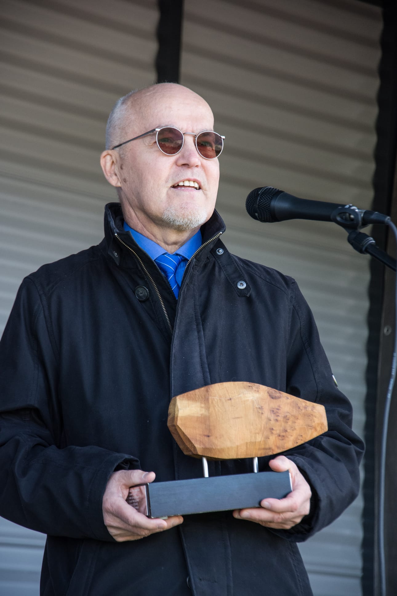 Seppo Koutaniemi, Vuoden kuusamolainen 2015, vastaanotti Karhujuhlilla Jäljenjättäjä -palkinnon.