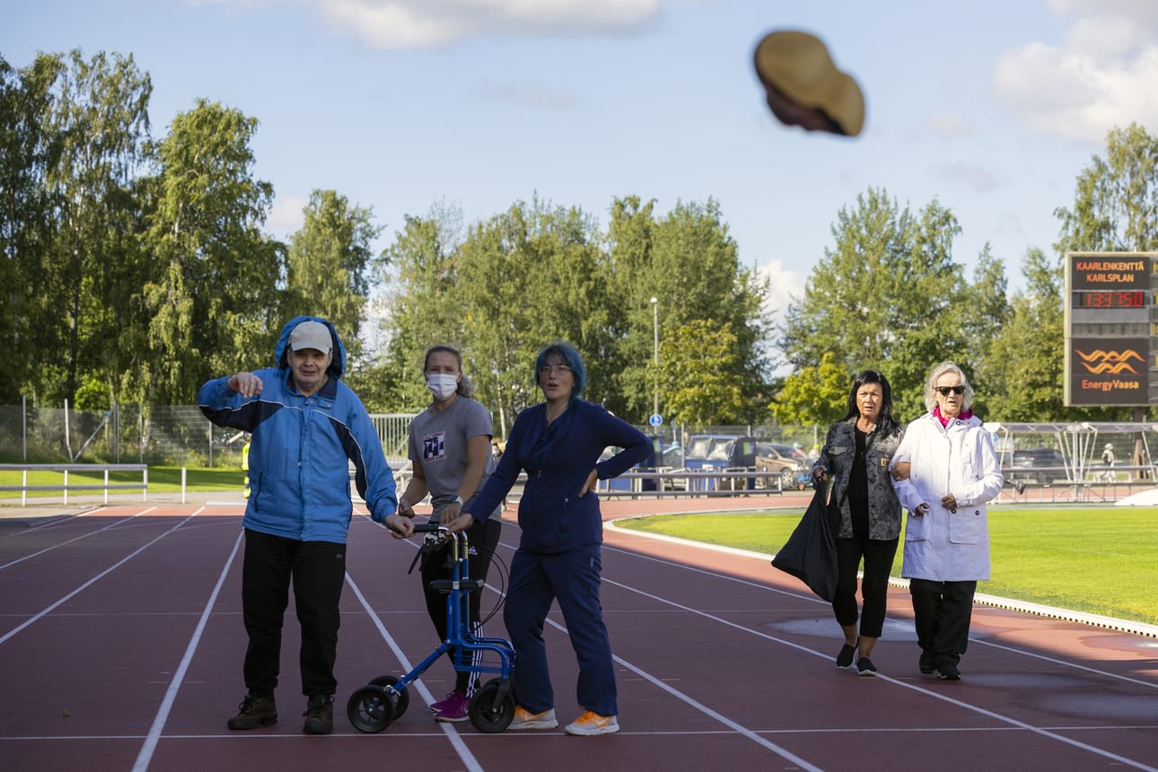Jouko Hautamäki heitti hienosti tossua ikäihmisten olympialaisissa Vaasassa.