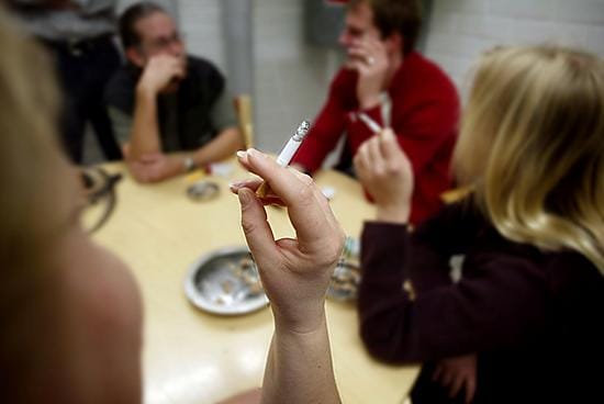 Arvion mukaan tupakointi vähenee tulevaisuudessa entisestään.