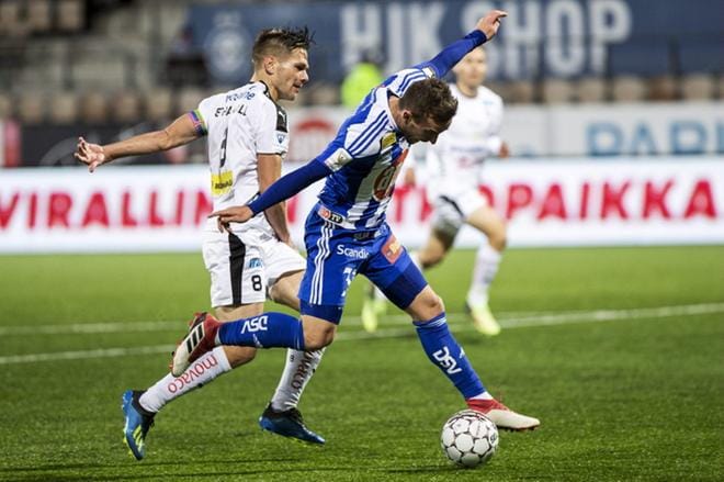 HJK:n Jordan Dominguez Rajo (oik) ja VPS:n Sebastian Strandvall kamppailevat pallosta. Kuva: Roni Rekomaa