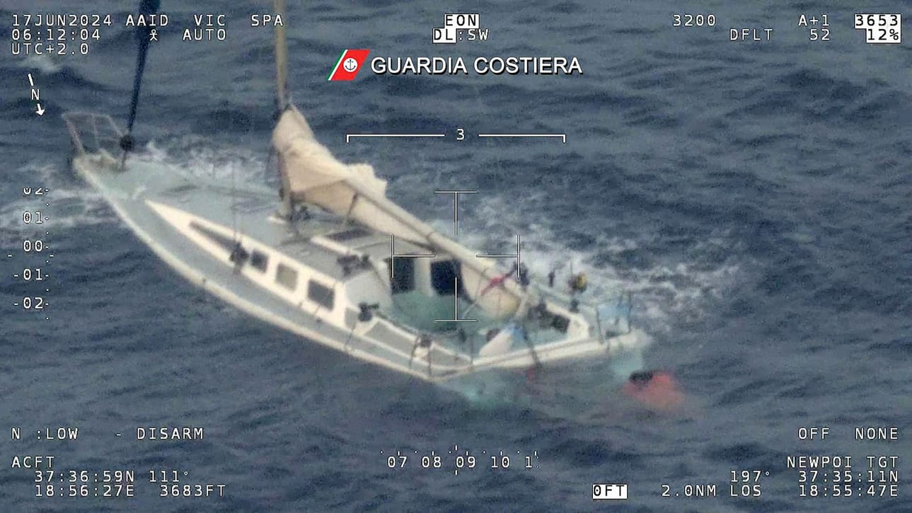 Siirtolaisia kuljettanut alus upposi alkuviikosta päälle 200 kilometrin päässä Italian Calabrian alueen rannikolta. LEHTIKUVA/AFP/Italian rannikkovartiosto