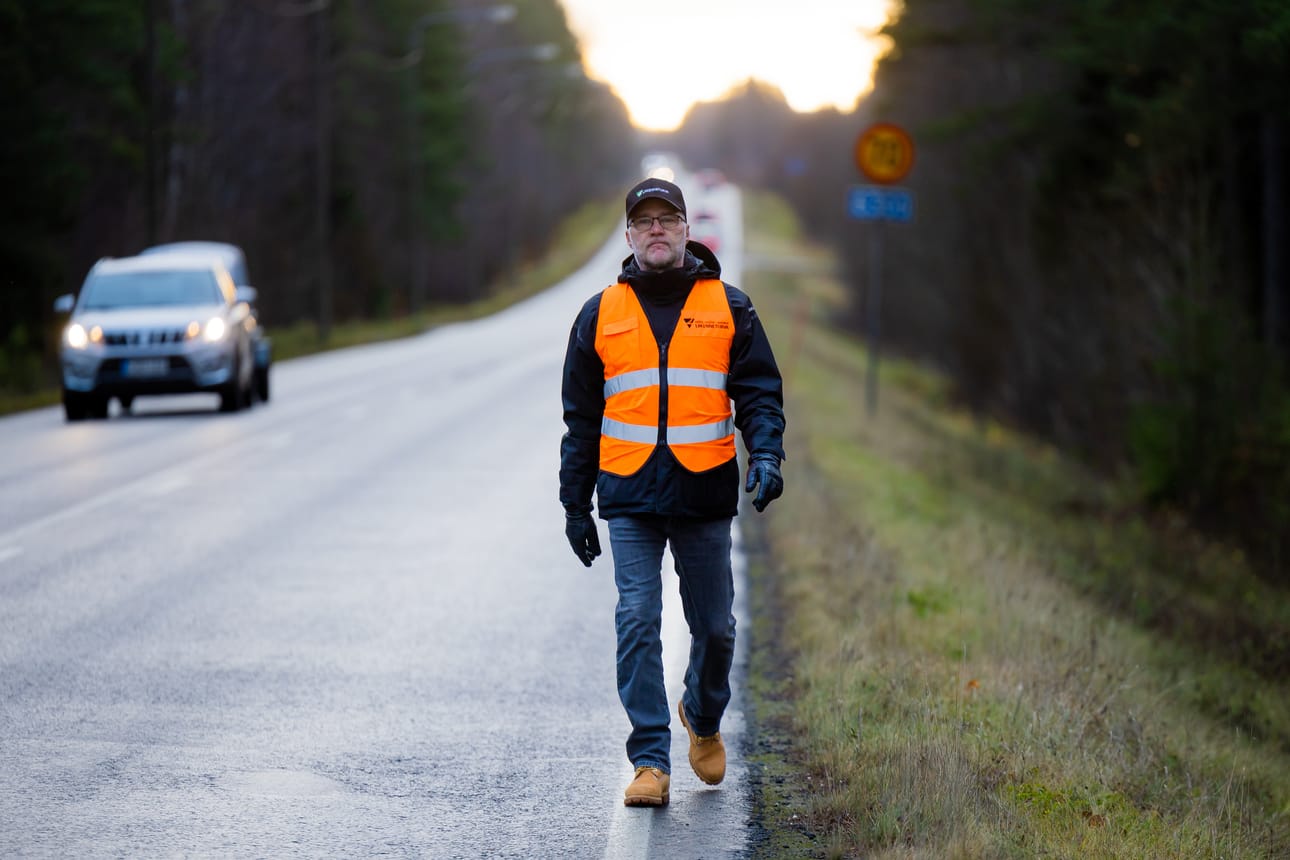 Eero Kalmakosken työ Liikenneturvan yhteyspäällikkönä on ihmisten hidasta ylipuhumista kohti turvallisempaa liikennekäyttäytymistä.