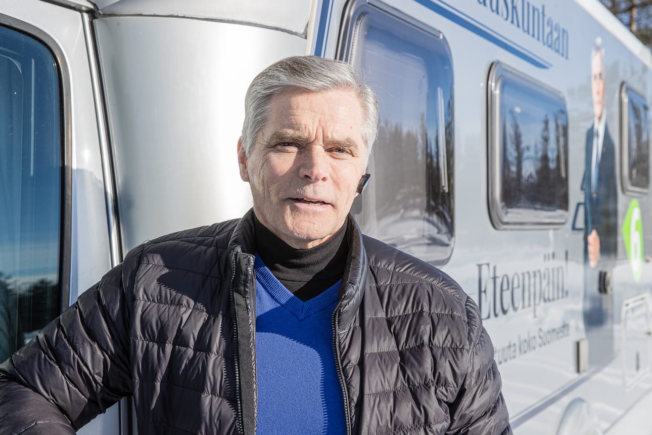 Matti Heikkilä kiertää ahkerasti maakunnassa. Hän arvioi, että asuntoauton matkamittariin kertyy kaikkiaan 5000-6000 kilometriä. Heikkilä on ottanut työstään kaksi kuukautta palkatonta vapaata.