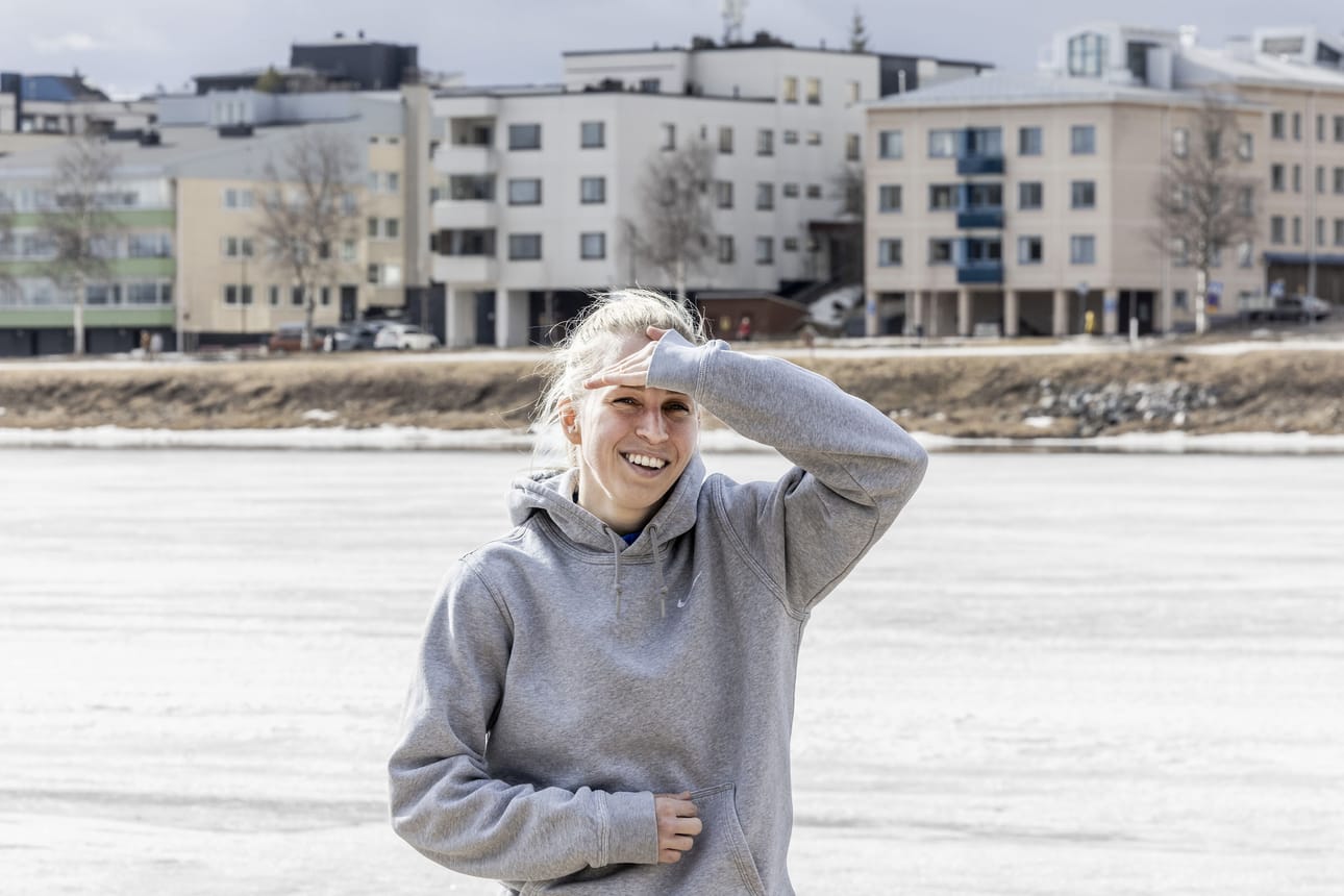 Anni Rusanen muutti viime syksynä Rovaniemelle kausitöihin. Kaupungissa hän on viihtynyt.