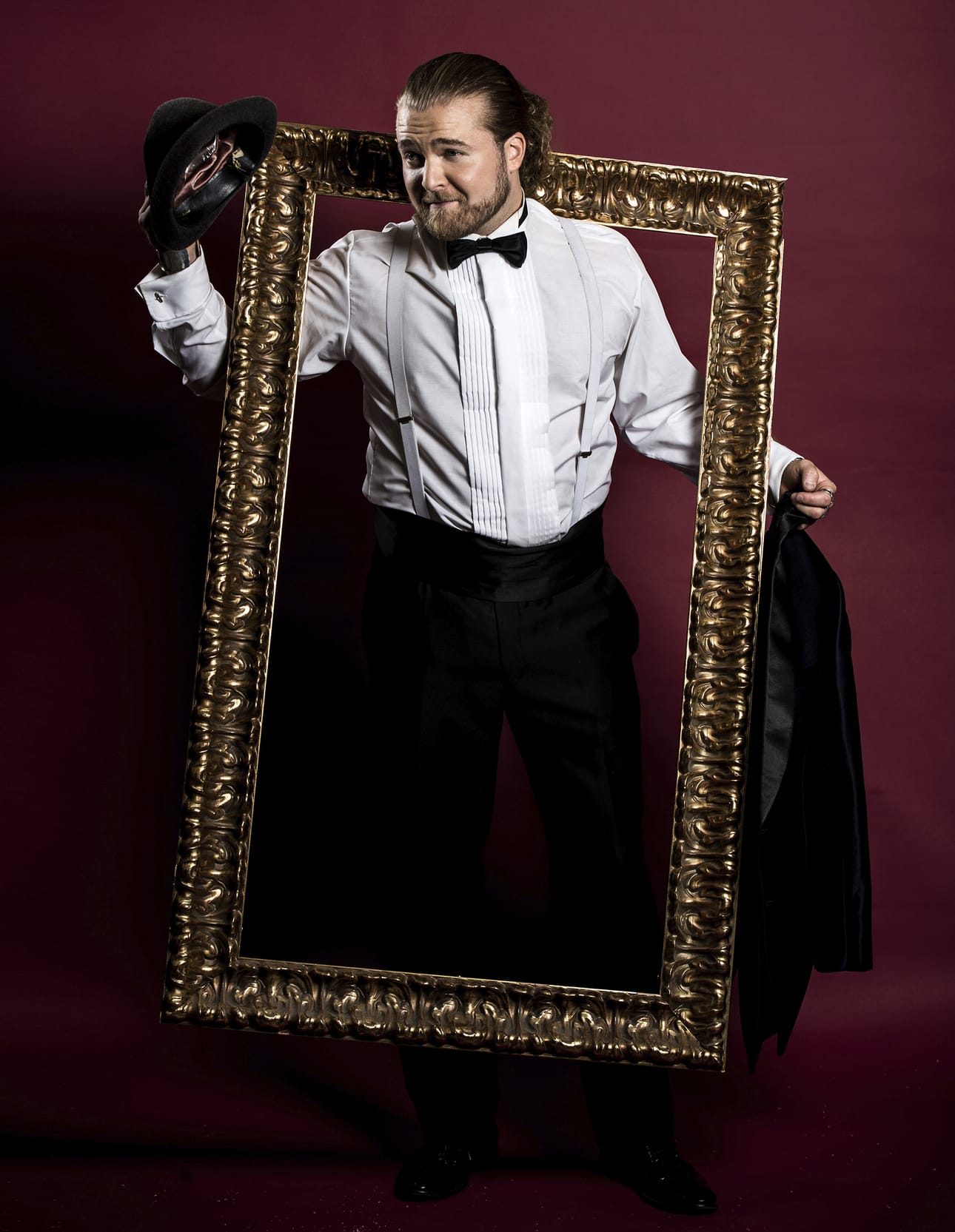 Teemu Roivainen esiintyy Tyrnävän Perunamarkkinoilla.