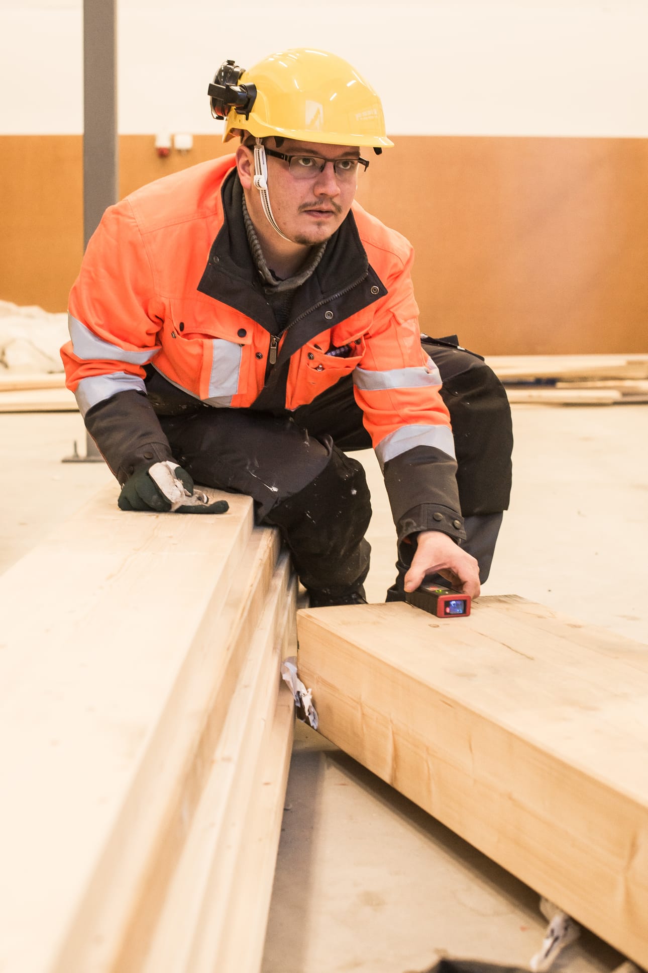 Ammattilliseen koulutukseen kohdistuu kovia leikkauksia.