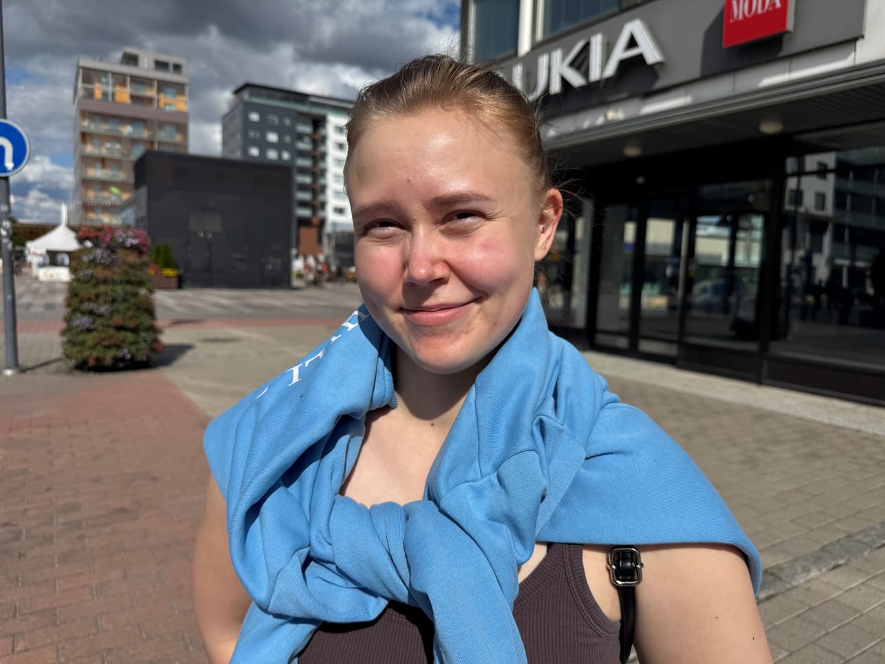 Lotta Jokinen kertoo selailevansa vähän kaikkea Eparista. – Ruusut ja Risut tulee aina luettua. Kotiin tulee paperilehti, Jokinen sanoo. Hänestä Eparissa ei ole juuri parannettavaa. – Se on hyvä lehti.
