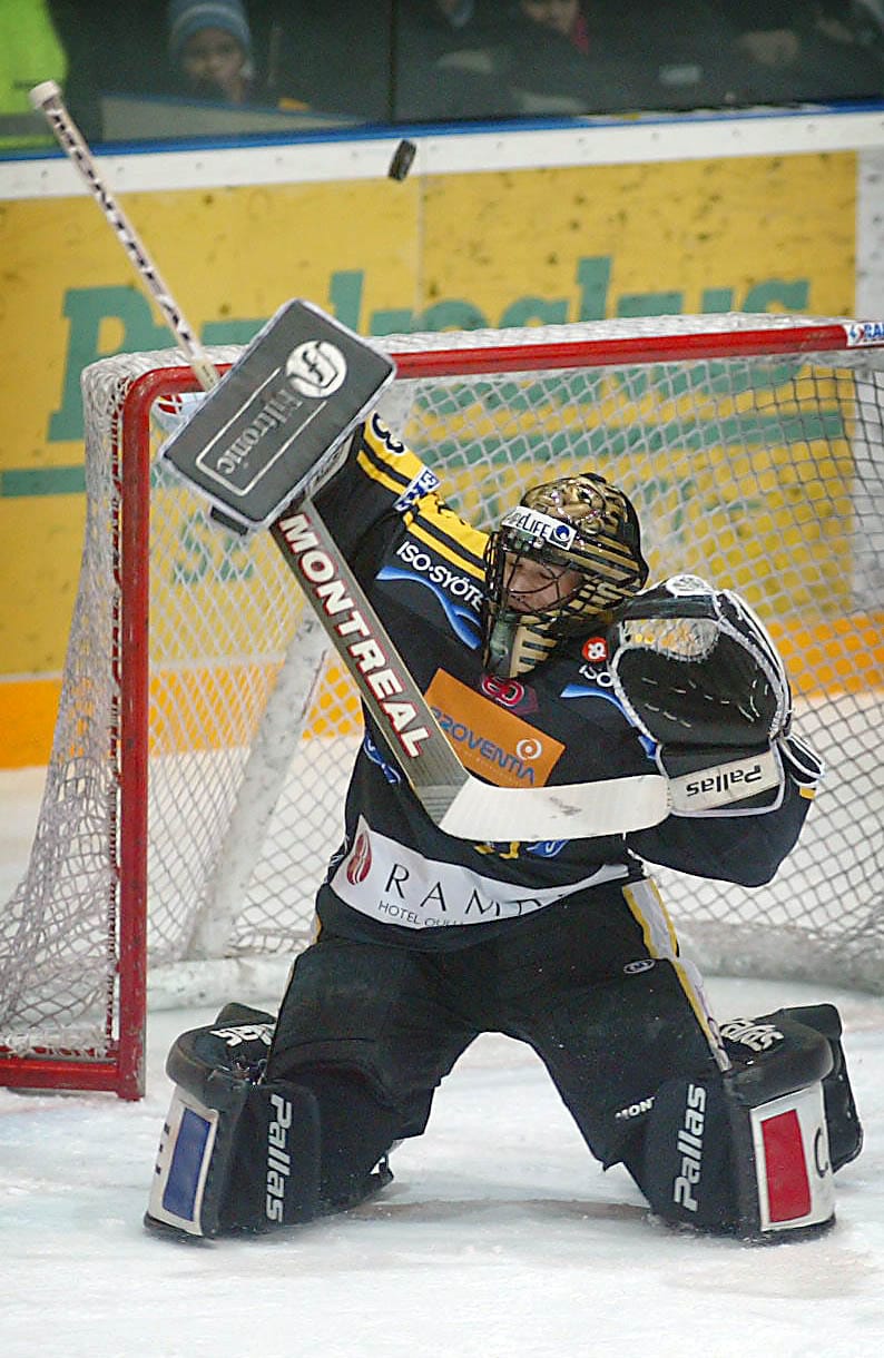 Pekka Rinne (kuvassa) jäi Kärpissä vähäiselle peliajalle, kun Niklas Bäckström kantoi päävastuun maalilla.