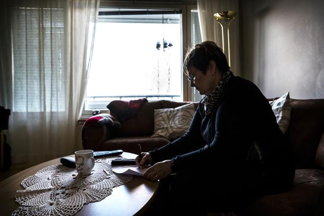 Pirjo on toiminut RIKU:n vapaaehtoisena myös kouluissa. Hän on keskustellut yläkoululaisten kanssa muun muassa koulukiusaamisesta rikoksena sekä seurustelusuhteessa tapahtuvasta väkivallasta.