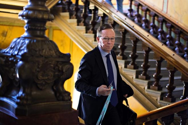 Elinkeinoministeri Mika Lintilä (kesk.) vieraili Vaasassa keväällä. Hän pitää Kasitien unohtanutta runkoverkkoesitystä outona ja puhuu siitä liikenneministerille ensi viikolla. ARKISTOKUVA: MINNA ANTILA
