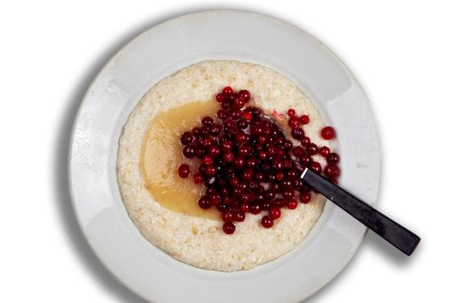 Luomu- ja lähiruokapäivänä Ähtärin koulujen ruokalistalla on ainakin puuroa, puolukkakeittoa, ruisleipää, luomujuustoa ja luomulevitettä. ARKISTOKUVA: HEIKKI HAKANEN