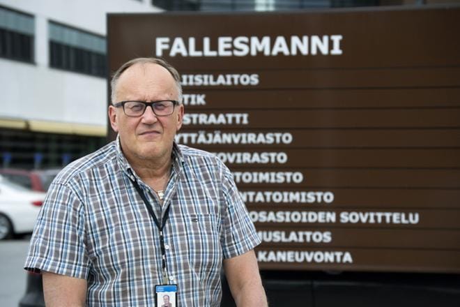Jarmo Lusa toteaa, että lähisuhteissa tapahtuu myös henkistä väkivaltaa. Sellaiseen lukeutuvat esimerkiksi tapaukset, joissa lapset painostavat iäkkäitä vanhempiaan antamaan rahaa. KUVA: JUHA AHO-PYNTTÄRI