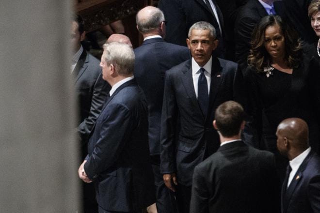 Barack ja Michelle Obama osallistuivat aivosyöpään kuolleen senaattori John McCainin muistotilaisuuteen Washingtonissa 1. syyskuuta, KUVA: Shawn Thew / EPA