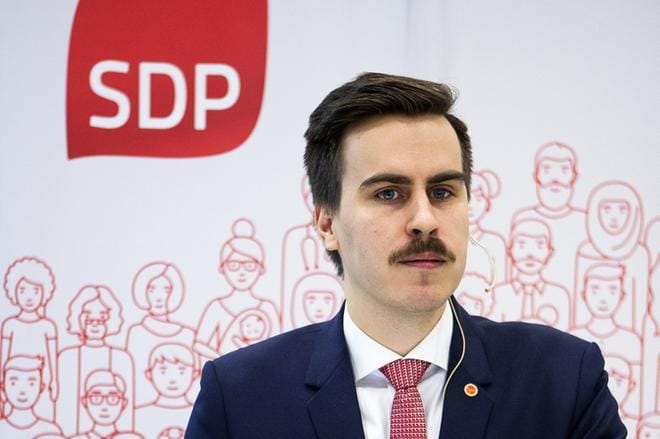 Matias Mäkynen pitää talouskasvuun investoimista korkokulujen seuraamista tärkeämpänä asiana.