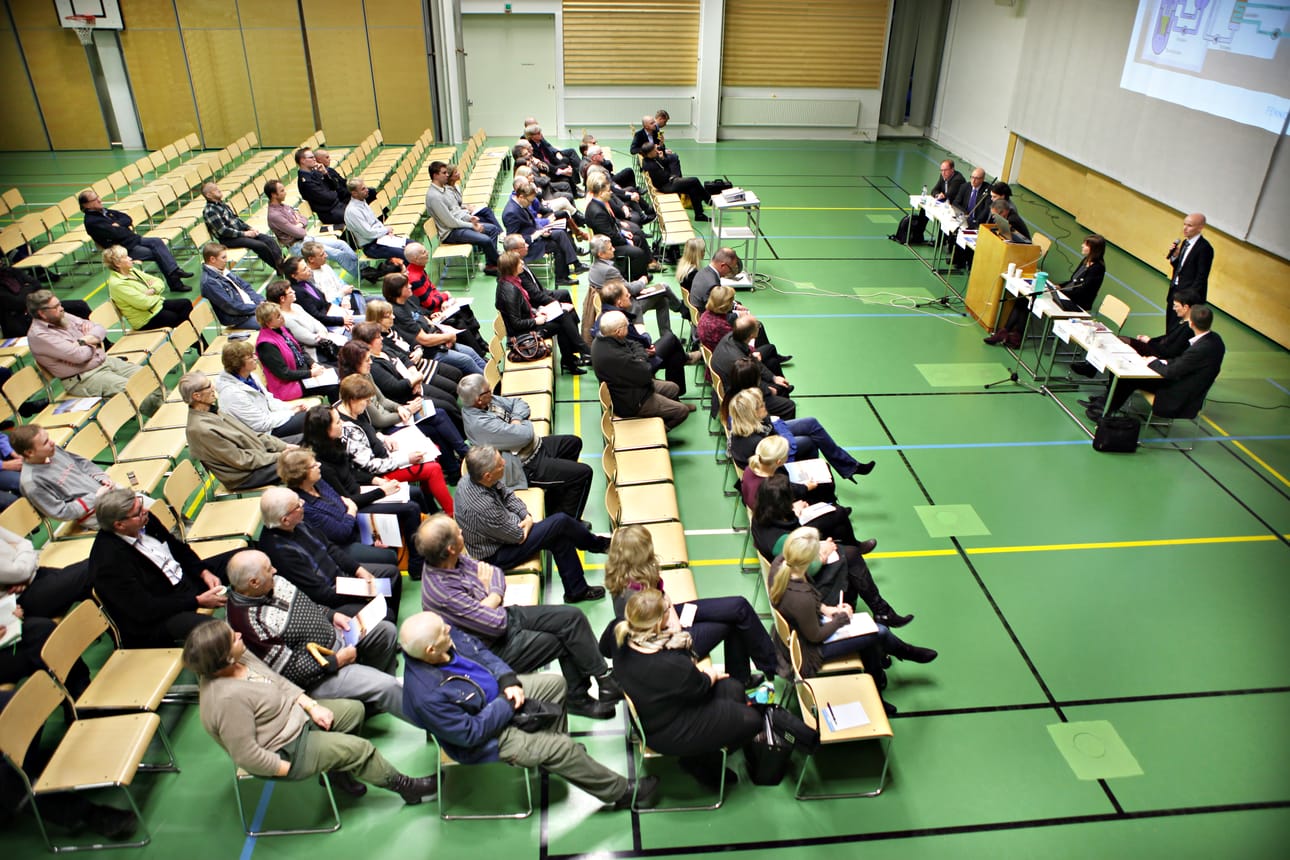 Fennovoiman ydinvoimalaitoksen YVA-ohjelmaa esiteltiin torstai-iltana Pyhäjoella varsin vähälukuiselle yleisölle.