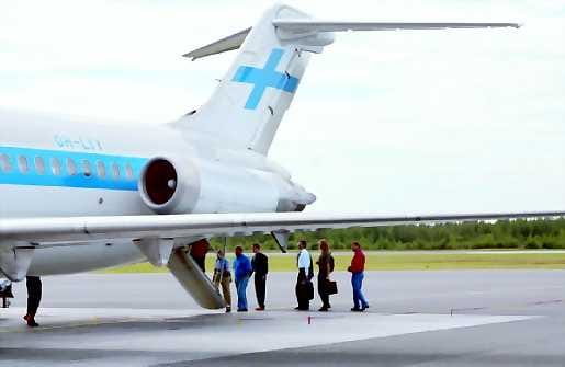 Puolet e-lipulla. Finnairin kotimaan lennoilla jo puolet asiakkaista ostaa sähköisen lentolipun.