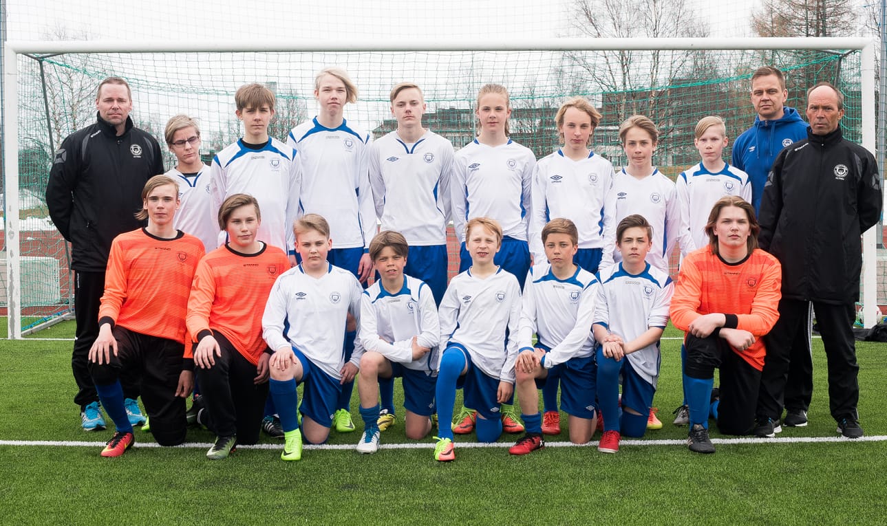 FC PaKan 02-03 -joukkue. Ylärivi vasemmalta: valmentaja Sami Vähäkuopus, Jesse Tyni, Iikka Meriläinen, Henri Pitkänen, Tuomas Mustonen, Jasper Pikkuhookana, Eelis Karjalainen, Arttu Tyni, Anssi Tervo, joukkueenjohtaja Pertti Kivijärvi ja valmentaja Timo Pitkänen. Alarivi vasemmalta: Severi Määttä, Kalle Kulmala, Jani Hietala, Joni Kivijärvi, Otto Karjalainen, Niko Kivijärvi, Jaakko Meriläinen ja Konsta Kämäräinen. Kuvasta puuttuvat Jere-Matias Vähäkuopus, Erkka Moilanen ja Lauri Määttä sekä valmentaja Kari Järvinen.