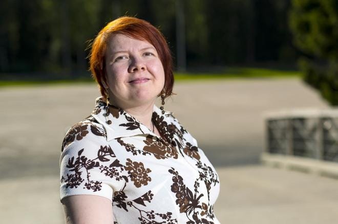 Seinäjoen seurakunnan seurakuntapastori Henna Salo sai Lapuan hiippakunnan tuomiokapitulilta kirjallisen varoituksen, kun vihki samaa sukupuolta olevan pariskunnan avioliittoon vuonna 2017. Vaasan hallinto-oikeuden mukaan tuomiokapituli toimi kirkon opin mukaisesti ja hylkäsi Salon tekemän kirkollisvalituksen. Arkistokuva: Matti Hautalahti
