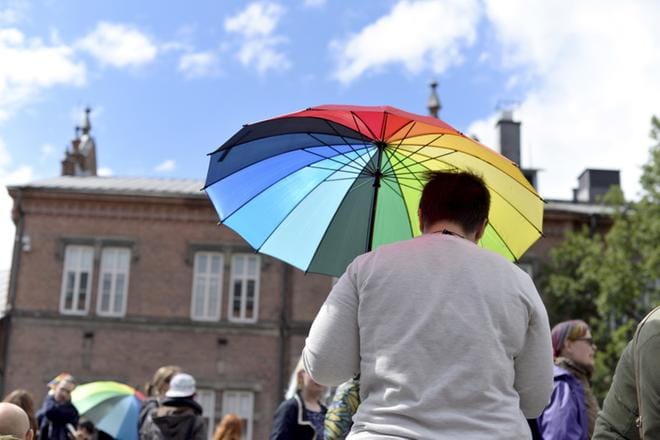 Tasa-arvoinen avioliittolaki astuu voimaan 1. maaliskuuta. Seksuaali- ja sukupuolivähemmistöjen asemaa ajettiin Tampereella kesäkuussa 2016 järjestetyssä pride-kulkueessa. KUVA: Silja Viitala