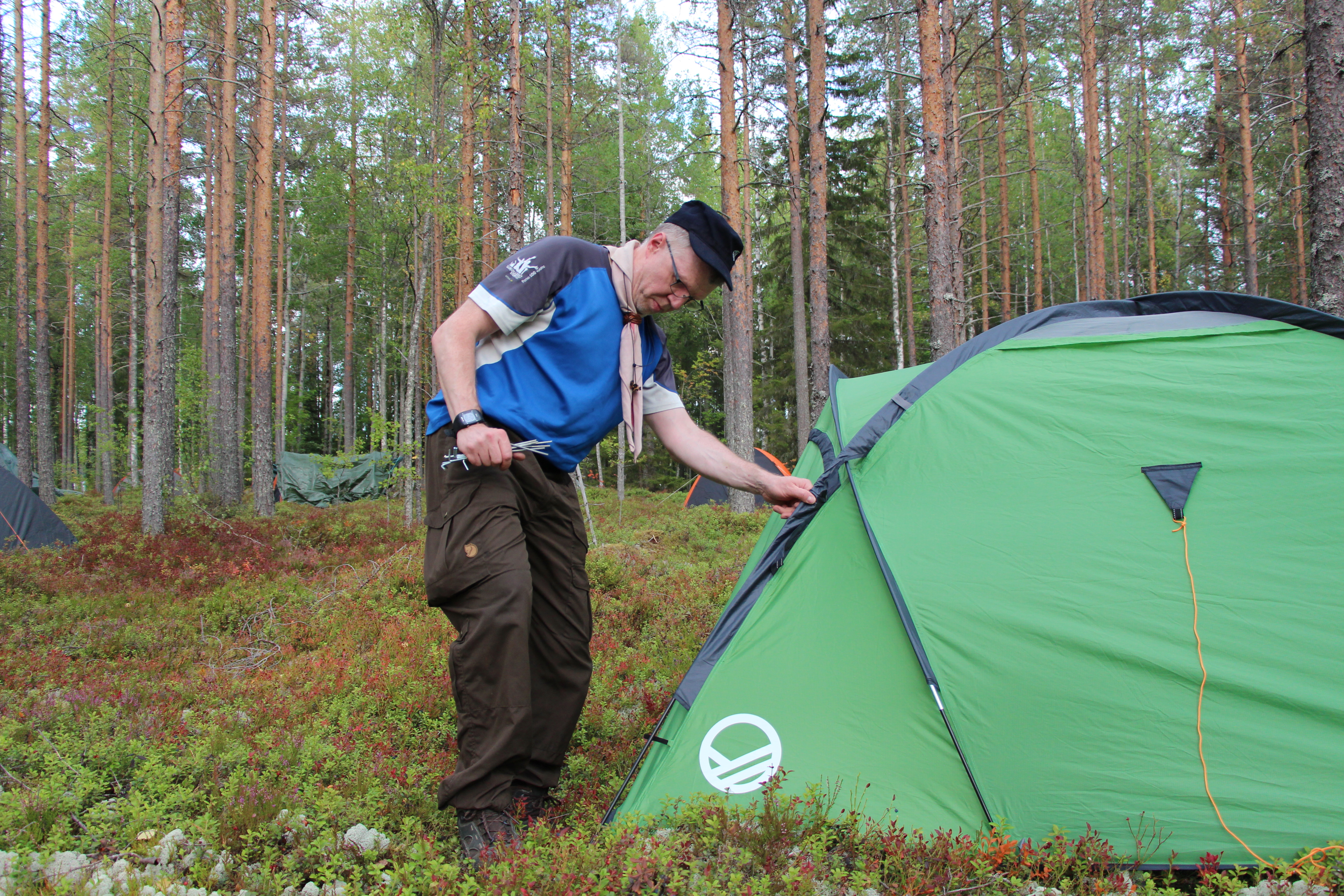 Oululainen Antti Kerola työskentelee erityisopettajana. Hän kannustaa, että teltta on oiva retkeilyväline myös nykyään. 
