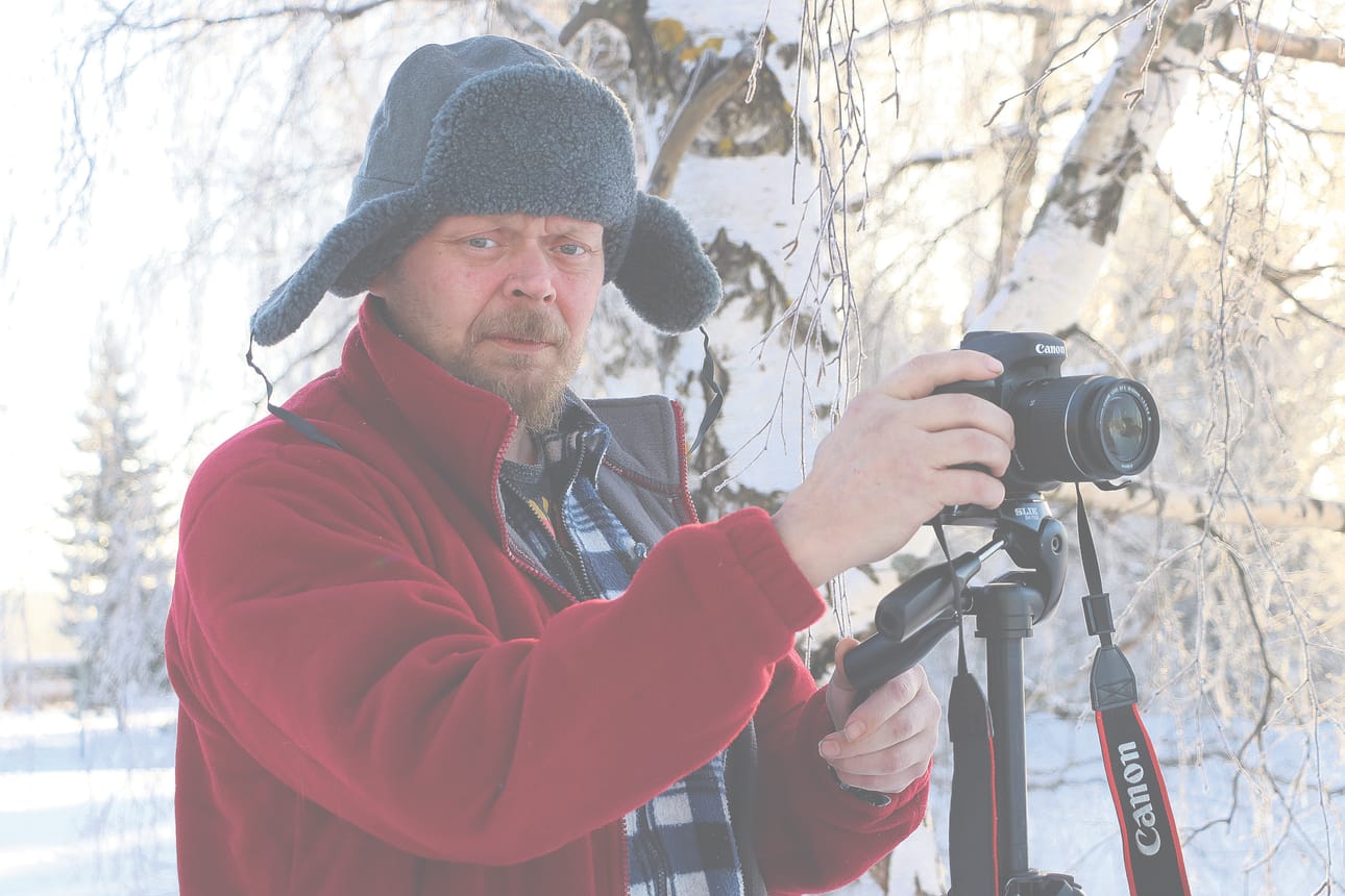Marko Nielikäinen kiertää Oulun seudulla valokuvaamassa. Ajokilometrejä kertyy paljon, mutta mies nauttii harrastuksestaan.