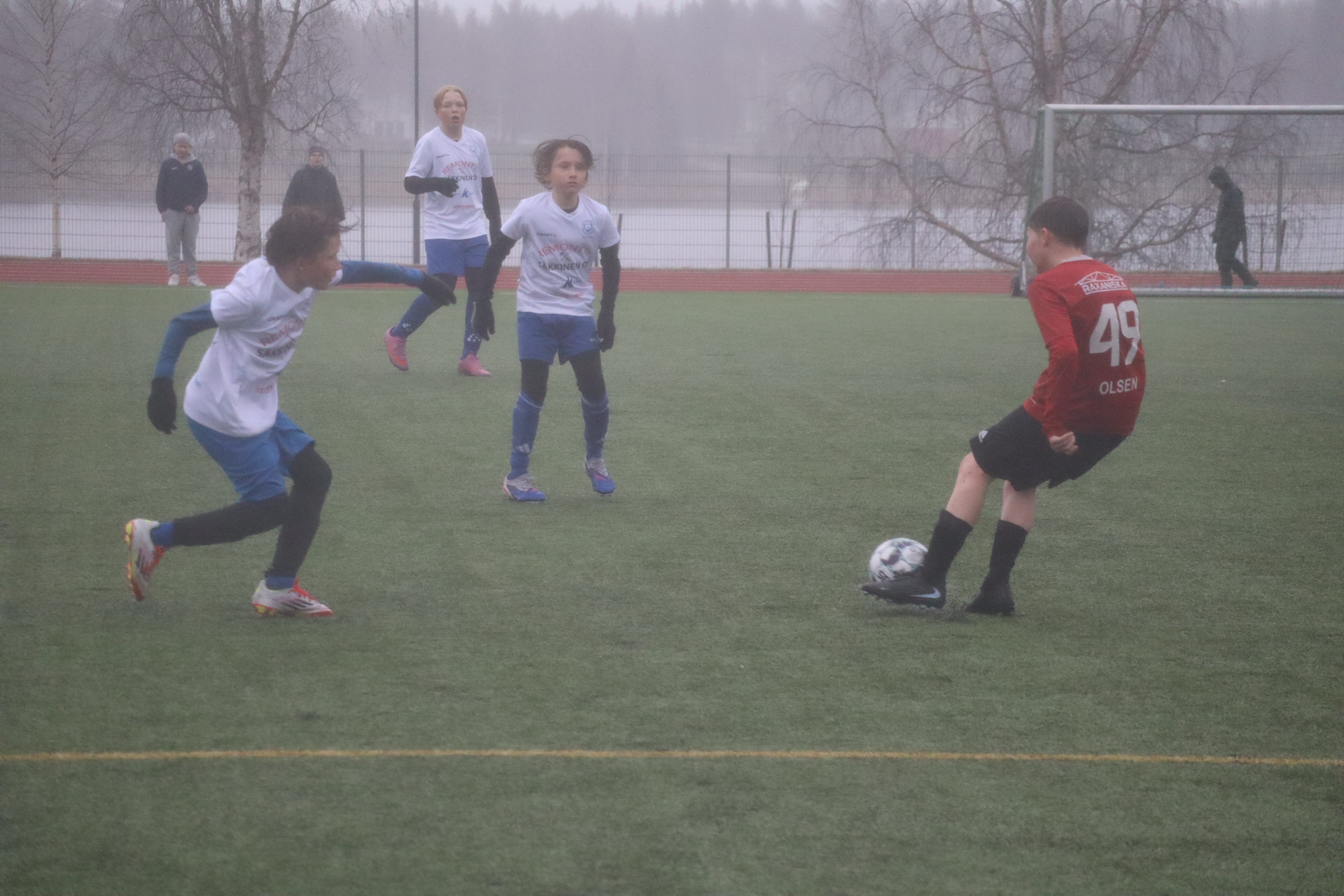 FC PaKan junioreille niukka tappio sateessa – FC Raahe haki pisteet Kuusamossa pelatusta P13-ikäluokan jalkapallo-ottelusta