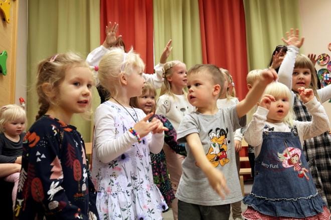 Isät, äidit, isovanhemmat, pikkusisarukset ja muut sukulaiset pääsivät nauttimaan harjoittelun hedelmistä.