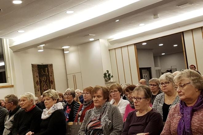 Alajärven Sydänyhdistyksen järjestämässä tilaisuudessa kuultiin asiaa sydämelle sopivasta liikunnasta. KUVAT: ELINA MIKKONEN