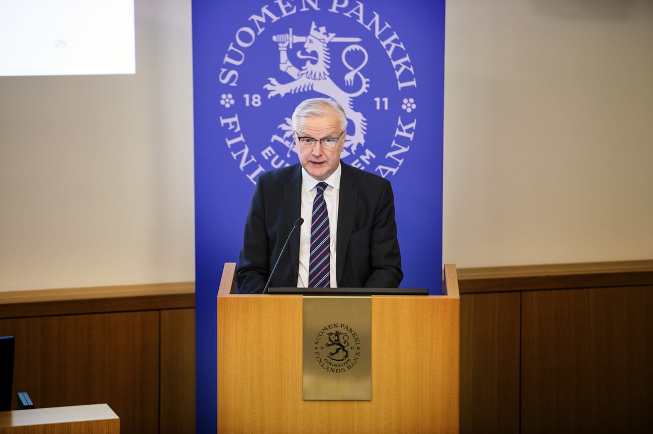 Suomen Pankin pääjohtaja Olli Rehnin mukaan mikään yksittäinen toimenpide ei riitä työllisyysasteen nostoon. Arkistokuva.