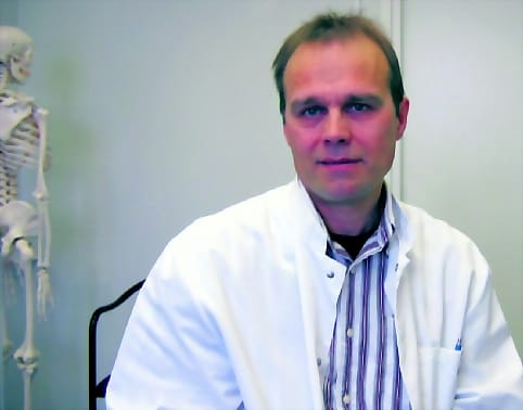 Osteopaatti Markku Keränen huolehtii HPK:n pelaajien terveydestä.