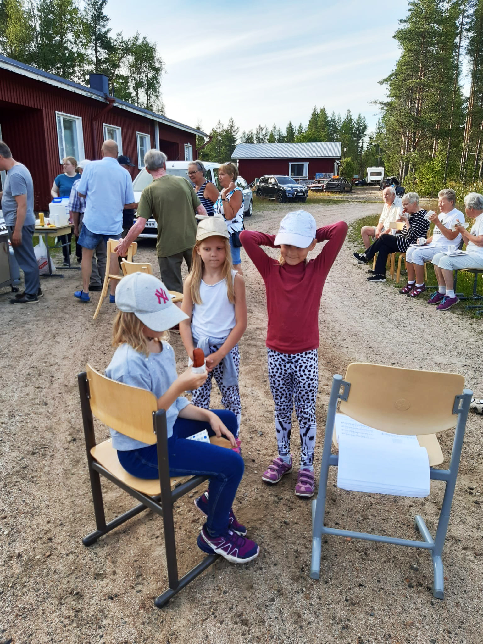 Seurakunnan nuoret leireilivät Aittojärvellä