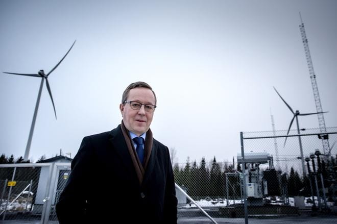 Tesla-hankkeesta puhutaan Helsingissä tiistaina. Ministeri Mika Lintilä (kesk.) on kutsunut kaupunkien edustajia ”Team Finland -maajoukkueleirille”. KUVA: KALLE LYDMAN