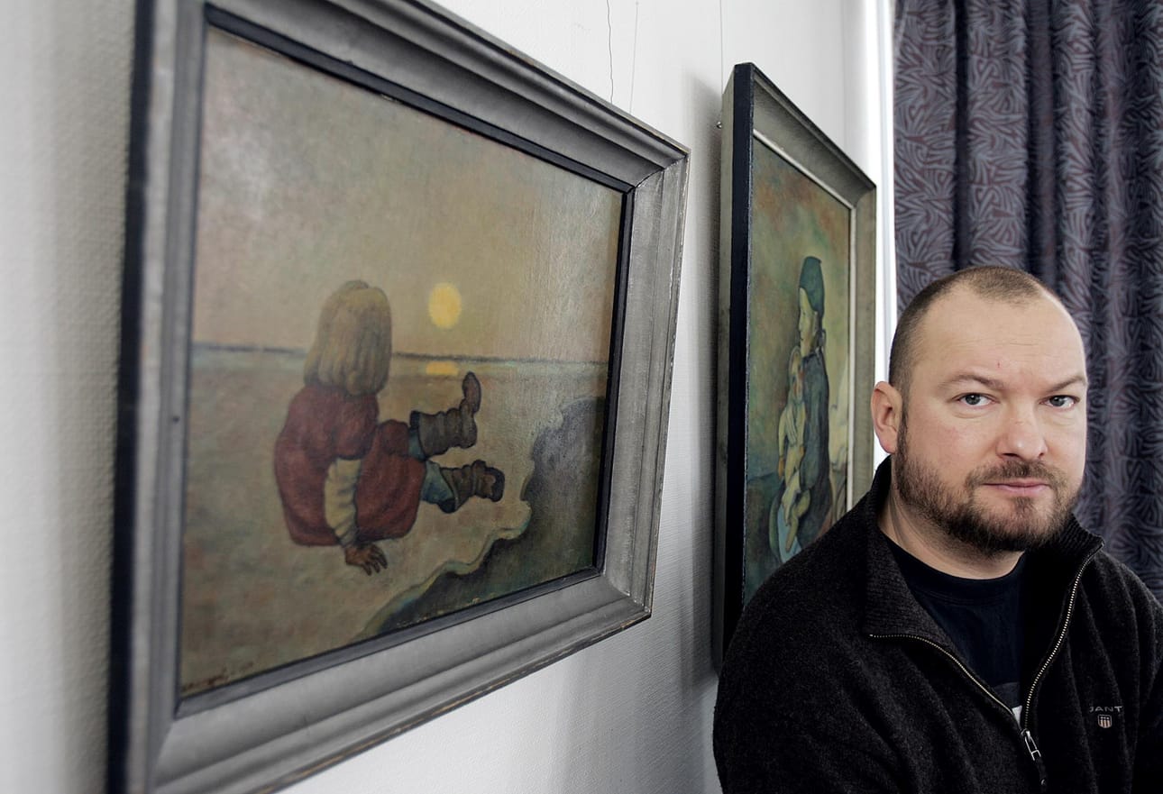 Kristian Smedsin Vilho Lampi -näytelmä Jumala on kauneus kokee uuden tulemisen Teatterikorkeakoulun ja Helsingin kaupunginteatterin yhteistyönäytelmänä. Ensimmäinen versio vieraili Oulun kaupunginteatterissa keväällä 2010. Ohjaaja Kristian Smeds tutustui tuolloin sanomalehti Kalevan kokoelman Lampi-töihin.