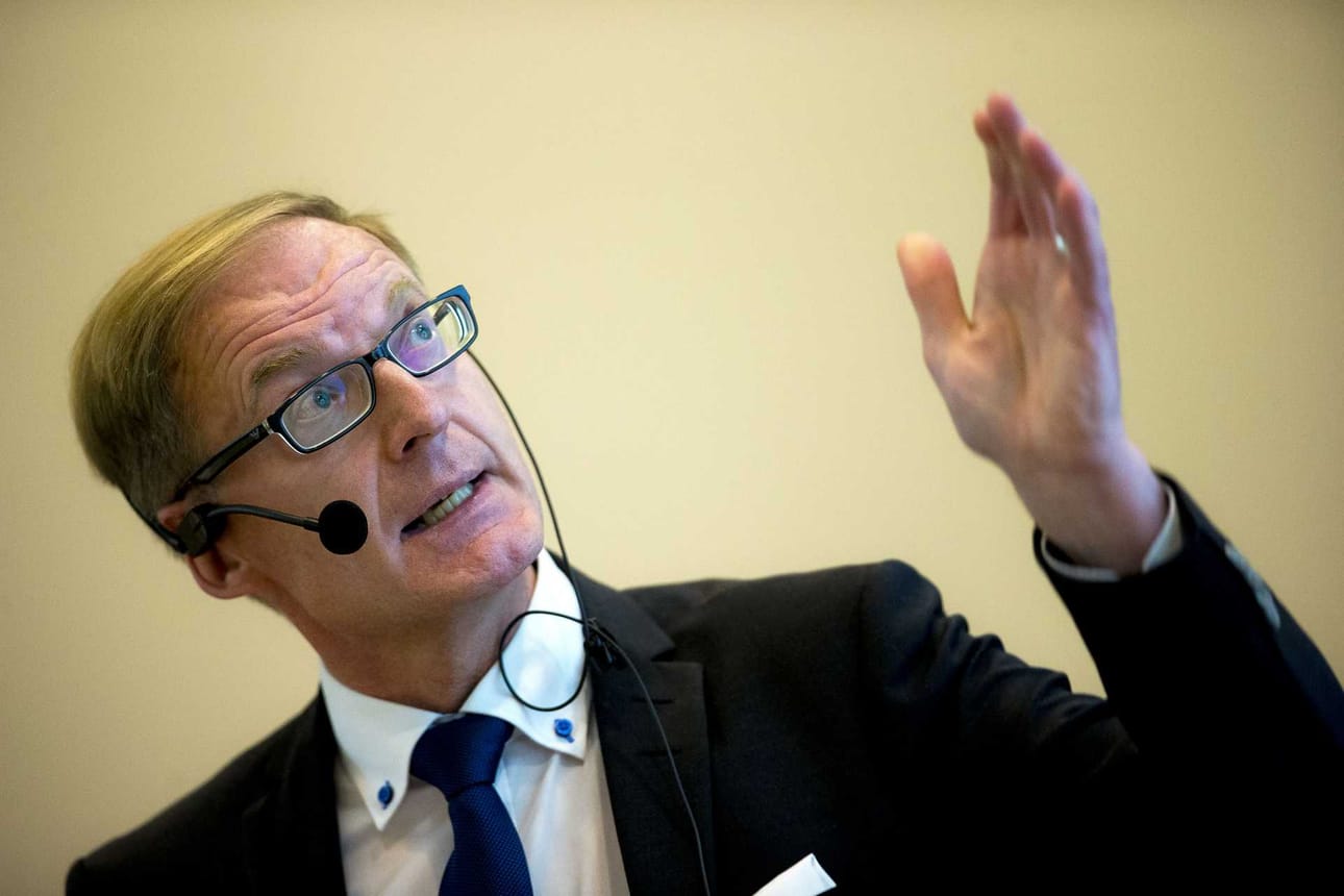 Valtiosihteeri Jari Partanen työ- ja elinkeinoministeriöstä korosti myös jokaisen henkilökohtaisten ratkaisujen merkitystä. Hehkulampun vaihtaminen lediin, turhien lamppujen sammuttaminen ja lämmityksen säätely ovat hyviä koettuja keinoja.