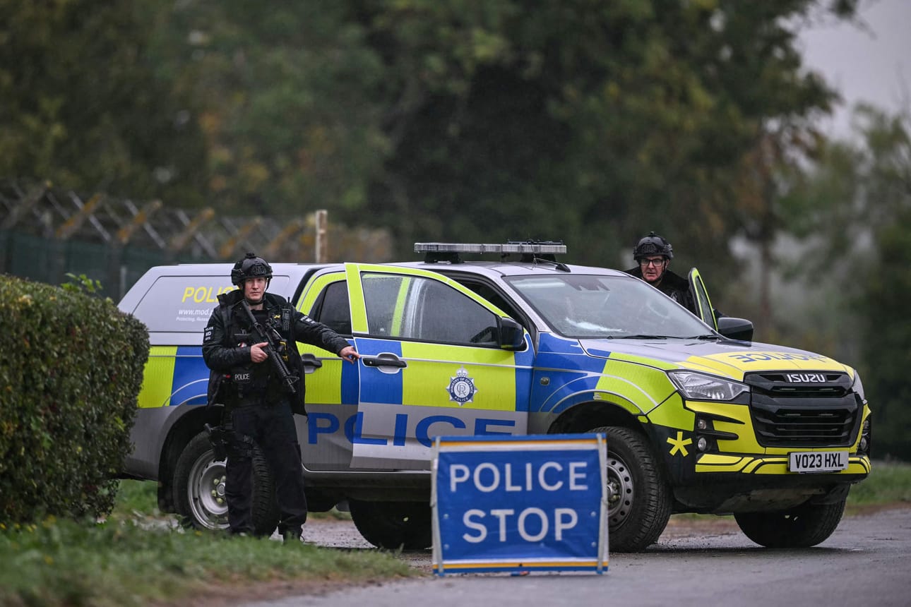 Britanniassa viranomaiset tutkivat epäiltyä terroriteon yritystä lähellä Britannian ilmavoimien (RAF) tukikohtaa Fairfordissa Englannin lounaisosassa. Myös Yhdysvallat käyttää kyseistä tukikohtaa.
