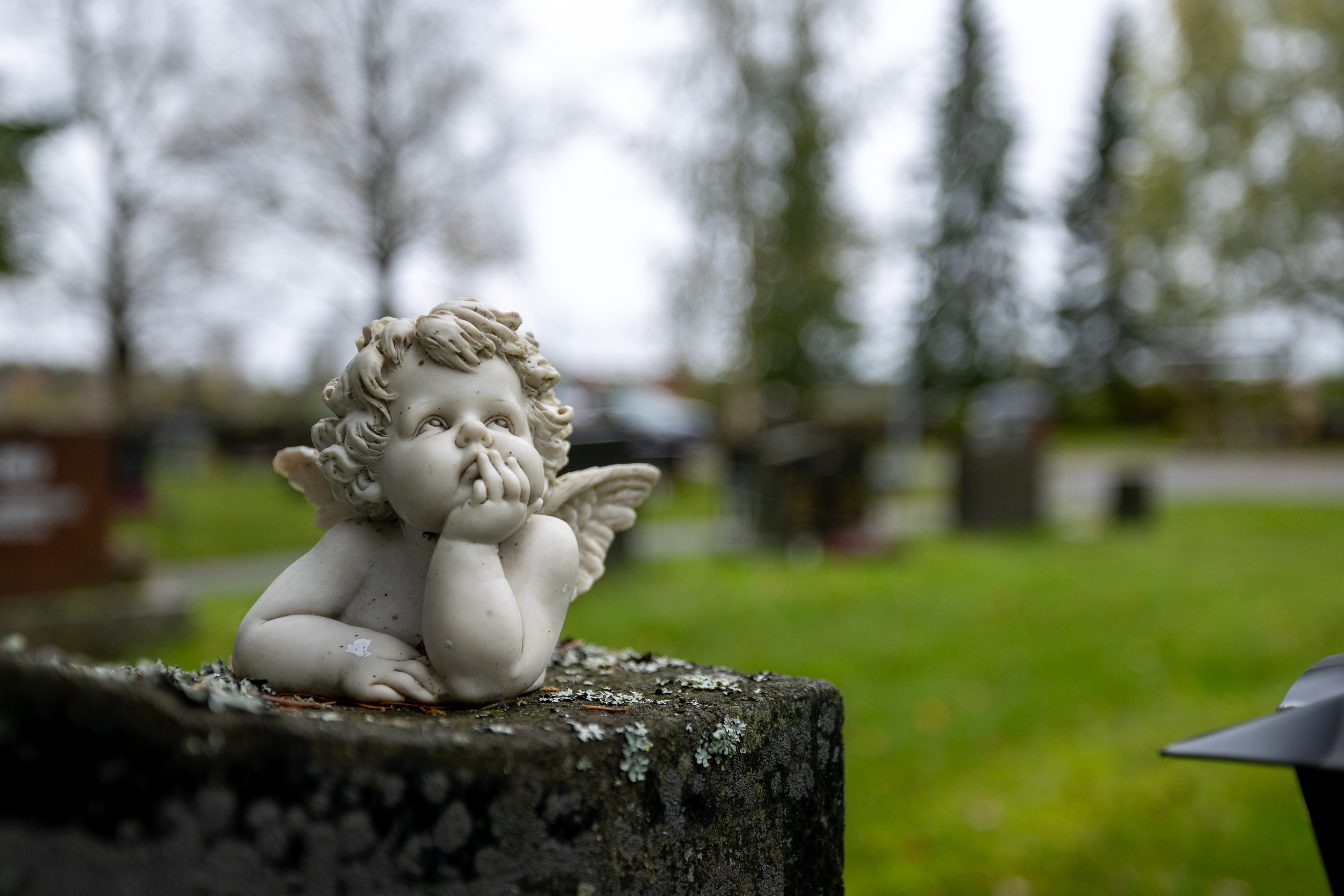 Rakkaudella hankittu muistoesine vietiin pienen lapsen haudalta Nurmossa