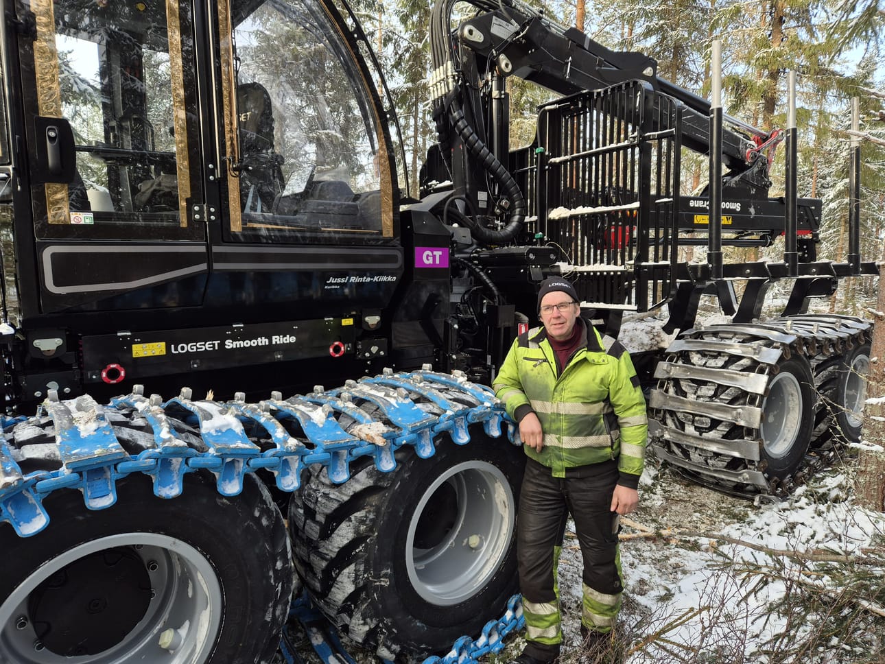 Yrittäjä Jussi Rinta-Kiikka halusi panostaa investoinnissaan kotimaiseen, lähellä valmistettuun koneeseen.
