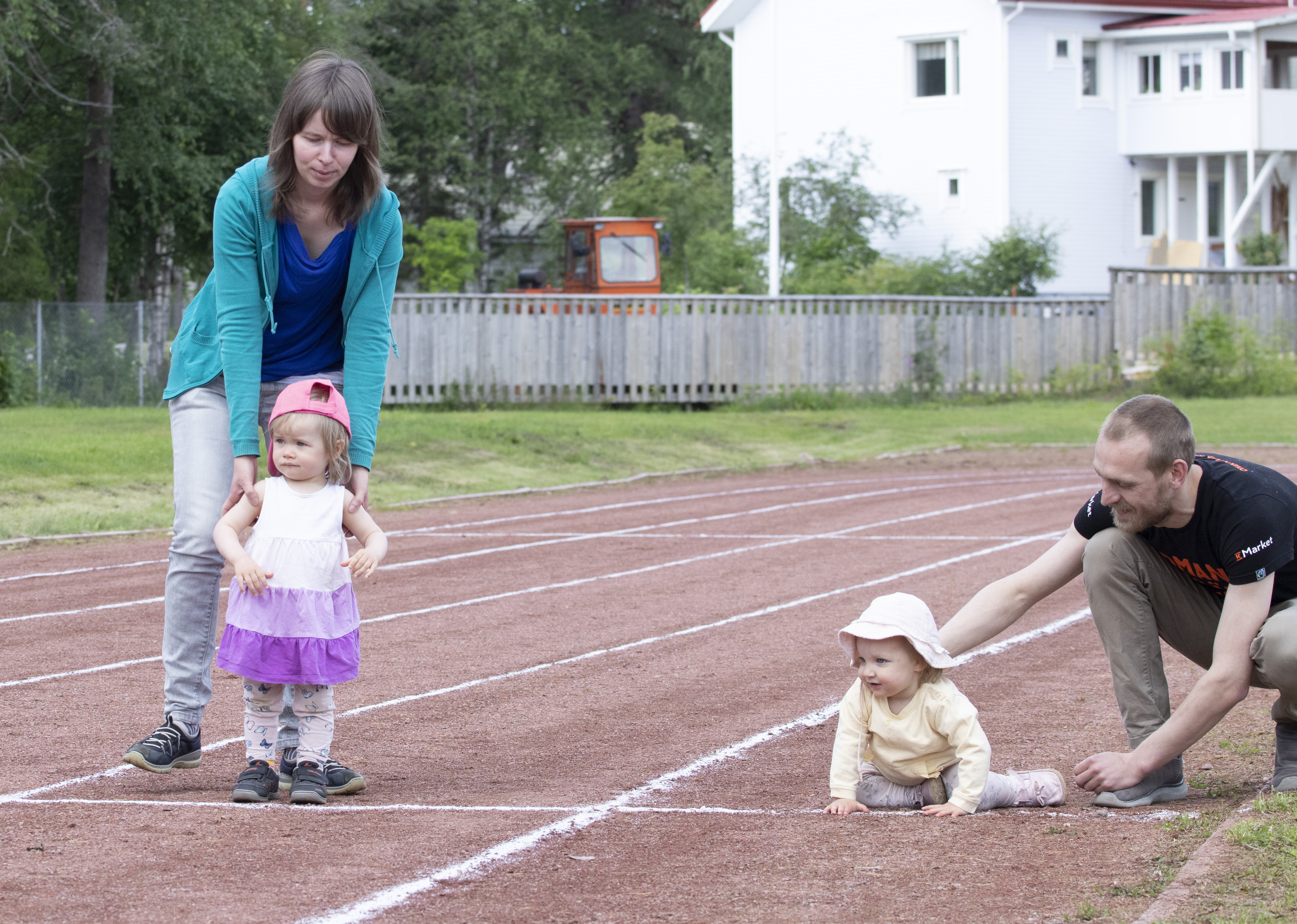Nappulakisojen nuorimmat osanottajat olivat sotkamolainen Aava Jokelainen ja kestinen Hippu Kontiola.  