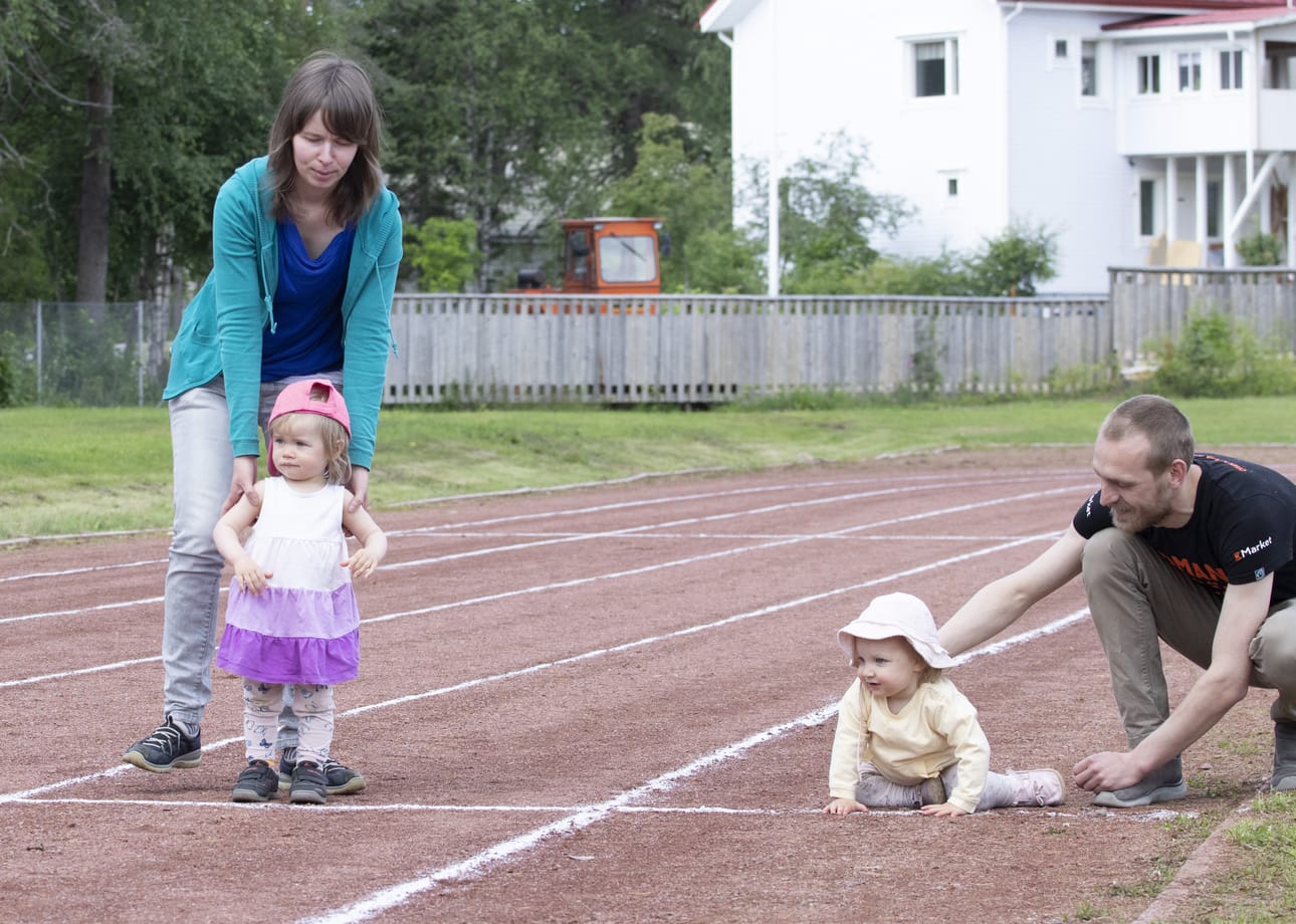 Nappulakisojen nuorimmat osanottajat olivat sotkamolainen Aava Jokelainen ja kestinen Hippu Kontiola.