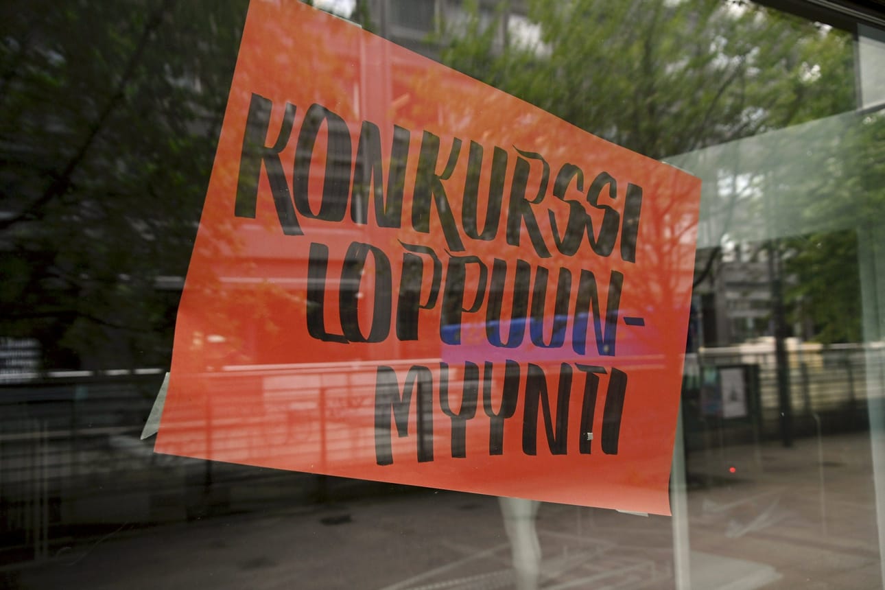 Tilastokeskuksen yliaktuaari Tommi Veistämö arvioi, että lopettaneiden yritysten suureen määrään on vaikuttanut arvonlisäverokevennyksen poistuminen. Kuvituskuva arkistosta. LEHTIKUVA / Eeva-Maria Brotherus