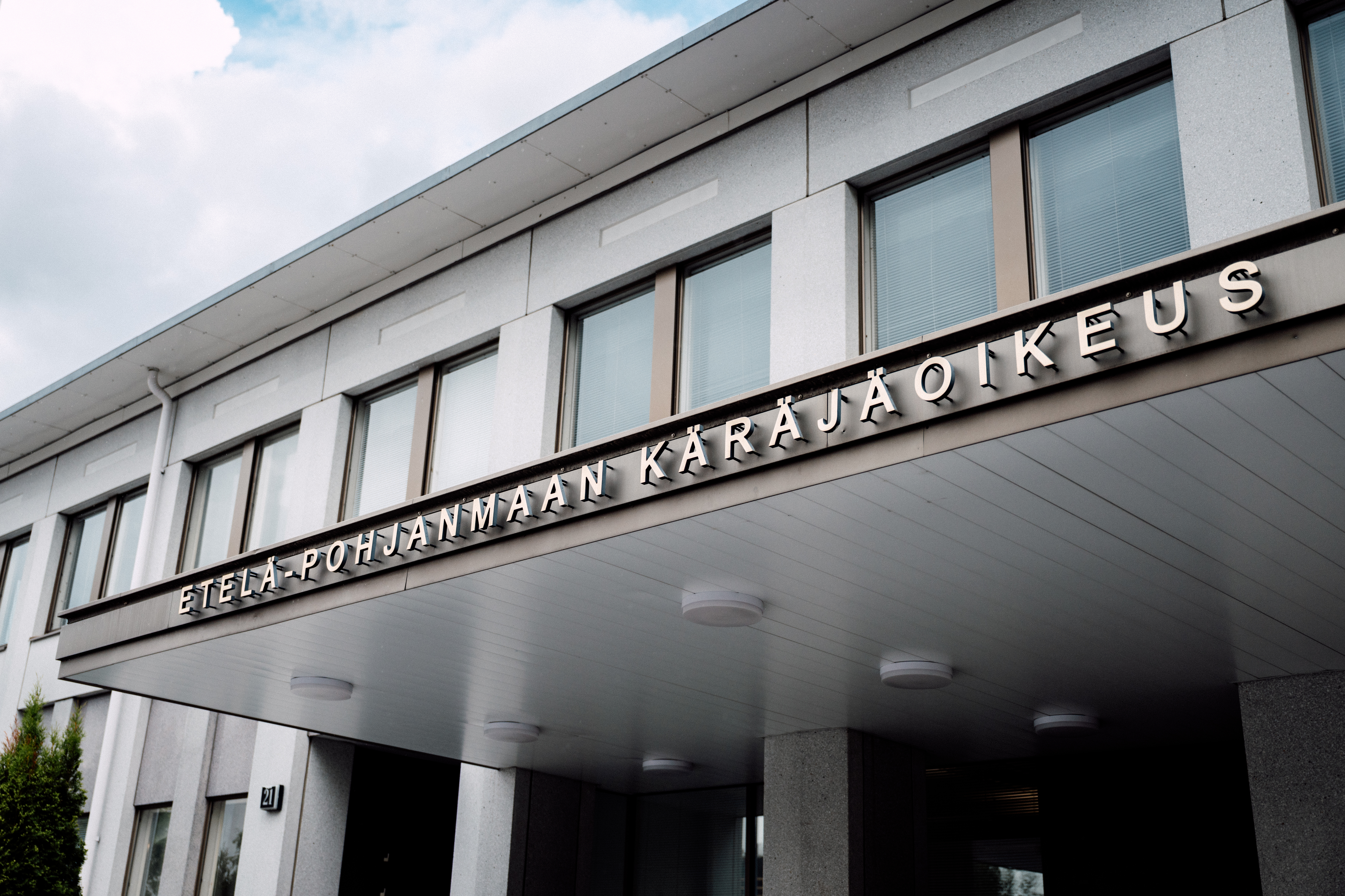 Kahdeksaa syytetään törkeistä talousrikoksista Kauhavaan ja Kokkolaan liittyvässä autojen maahantuontivyyhdissä