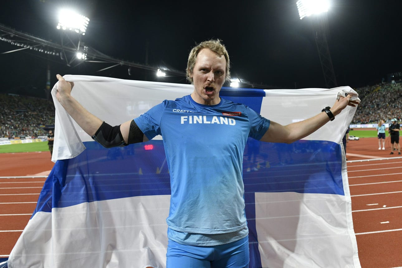 Lassi Etelätalon ennätyskiskaisu riitti EM-pronssiin. LEHTIKUVA / HEIKKI SAUKKOMAA