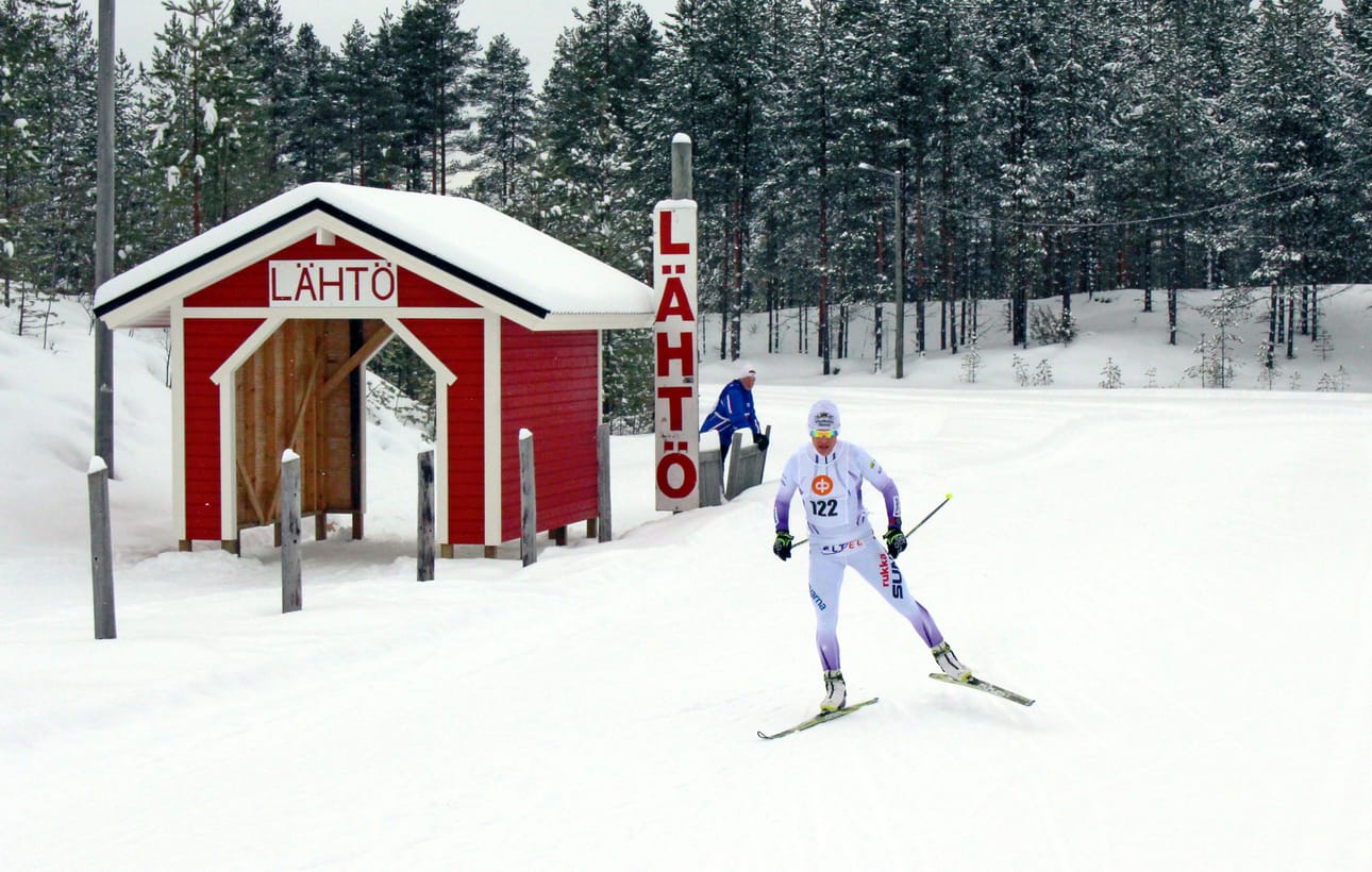 Miesten sarjan odotettu voittaja Tino Tiilikainen (Vuokatti Ski Team) ei loppusuoralla enää turhia kiristellyt.