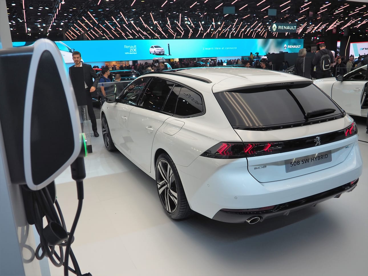 Peugeot tarjoaa hybridivaihtoehdon kerralla kolmesta mallistaan, muun muassa uudesta 508 SW -farmarista.