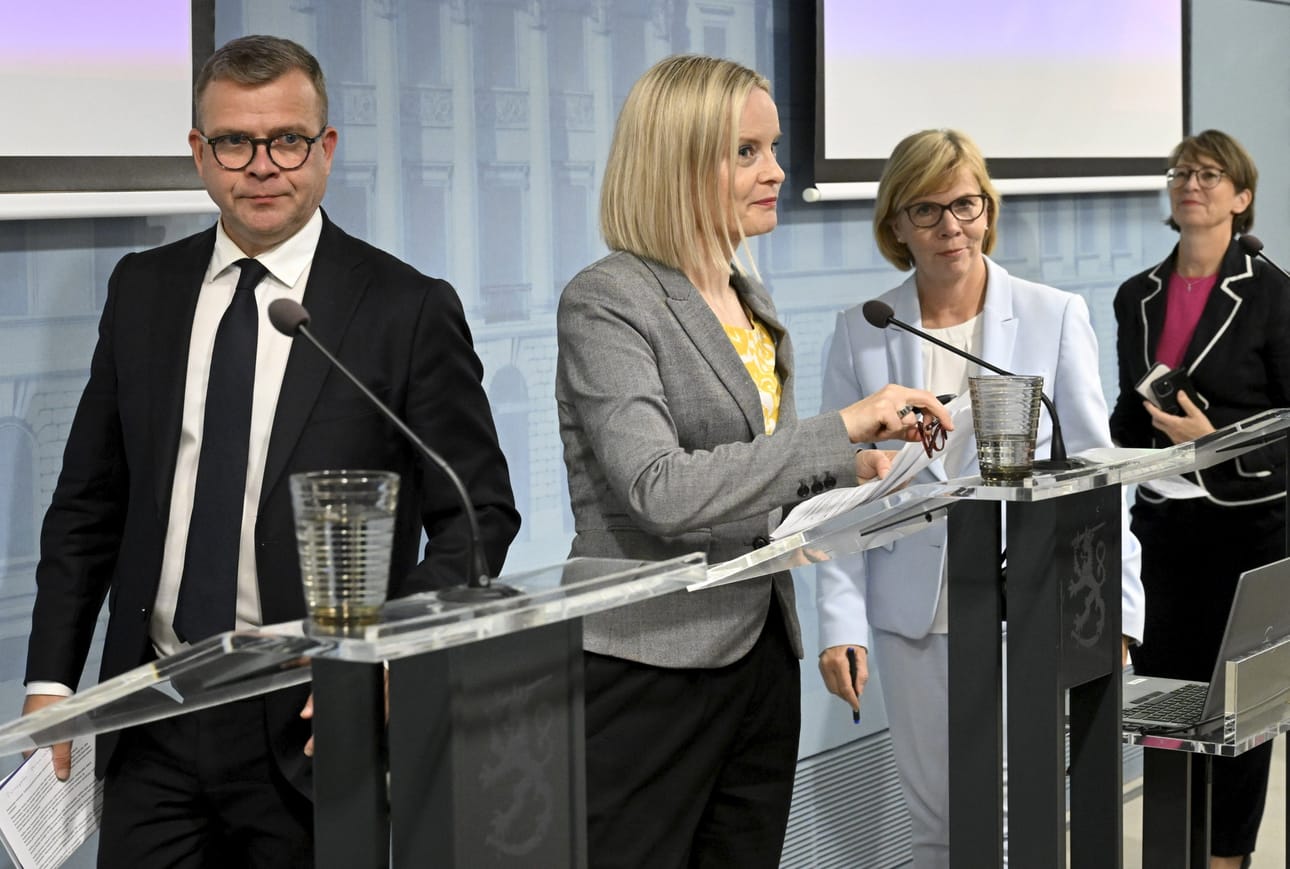 Hallituksen ensi vuoden budjettiesityksen alijäämä on 11,5 miljardia euroa, kerrottiin tiistai-iltana pidetyssä tiedotustilaisuudessa. LEHTIKUVA / MARKKU ULANDER