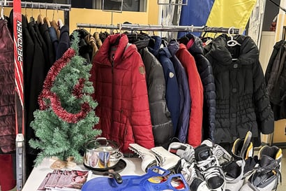 Lukijalta: Ukrainan sotapakolaisia autetaan yhä Rovaniemen Saarenkylässä – nyt kaivataan toppavaatteita, leluja, mattoja ja keittiövälineitä