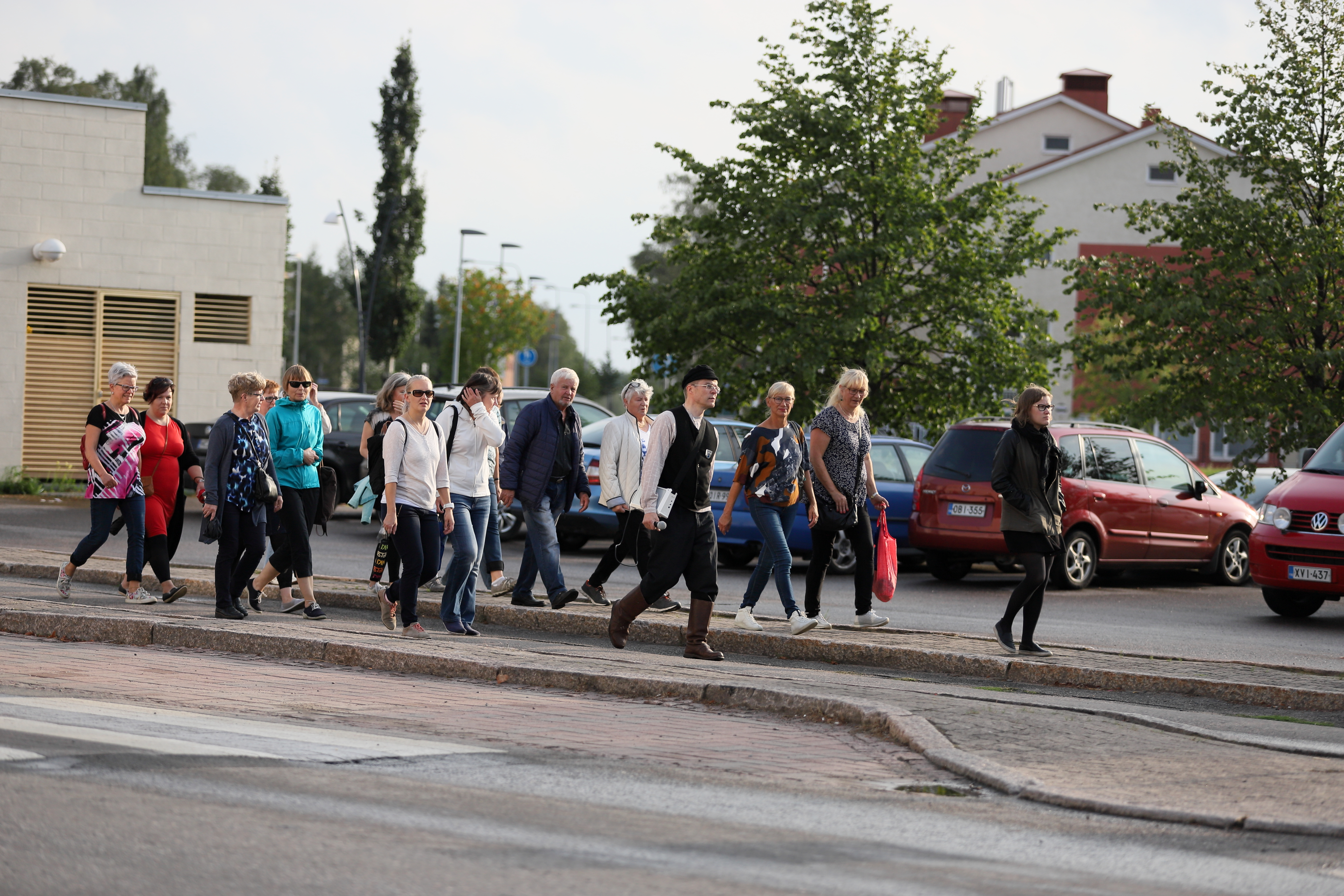 Matkailuoppaat vetivät muutaman kierroksen Taiteiden yössä.