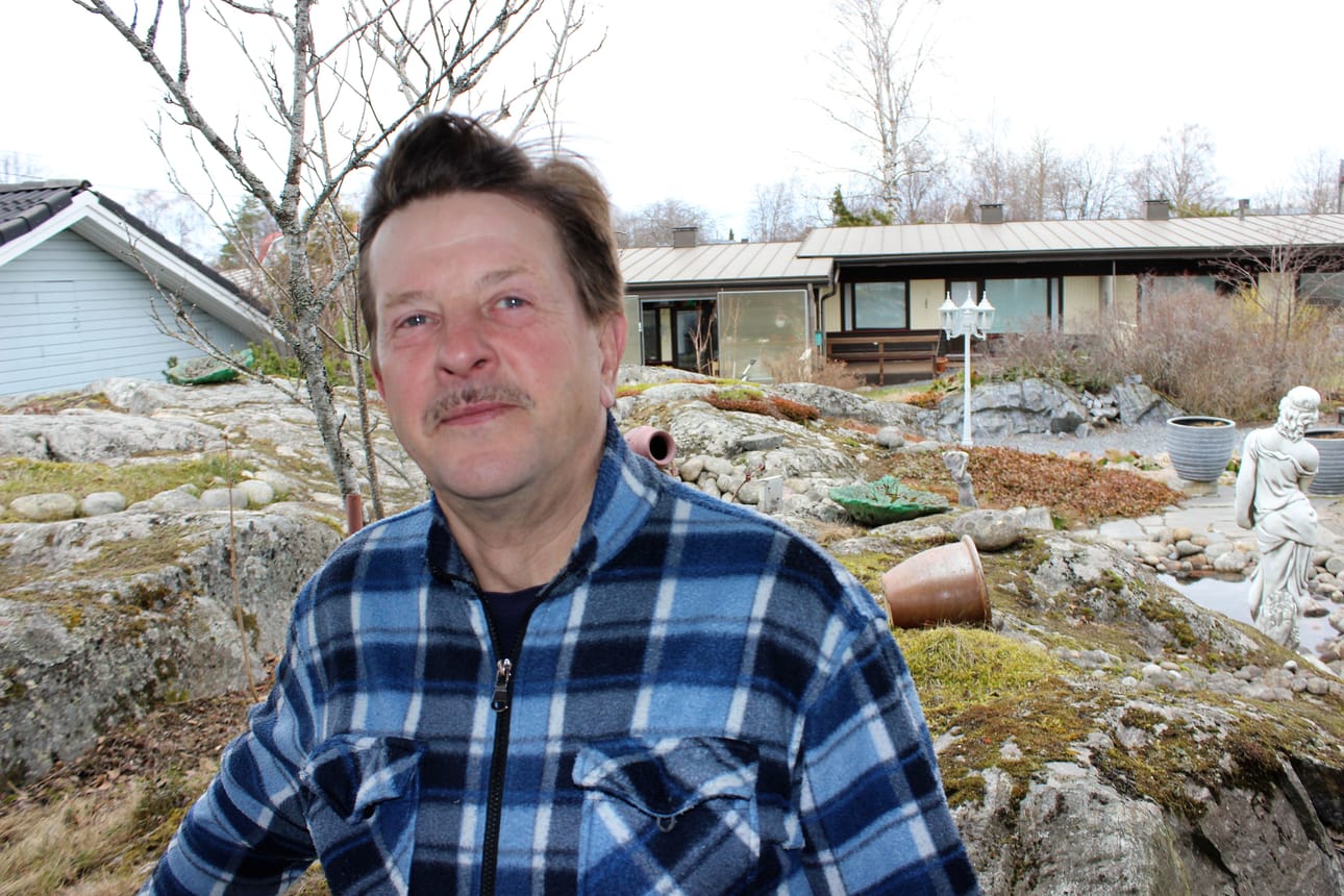 Kaskisten kirkkovaltuuston puheenjohtaja Jarmo Tarkka on itsenäisyyden puolustaja, on kyse sitten kotiseurakunnasta tai -kaupungista.