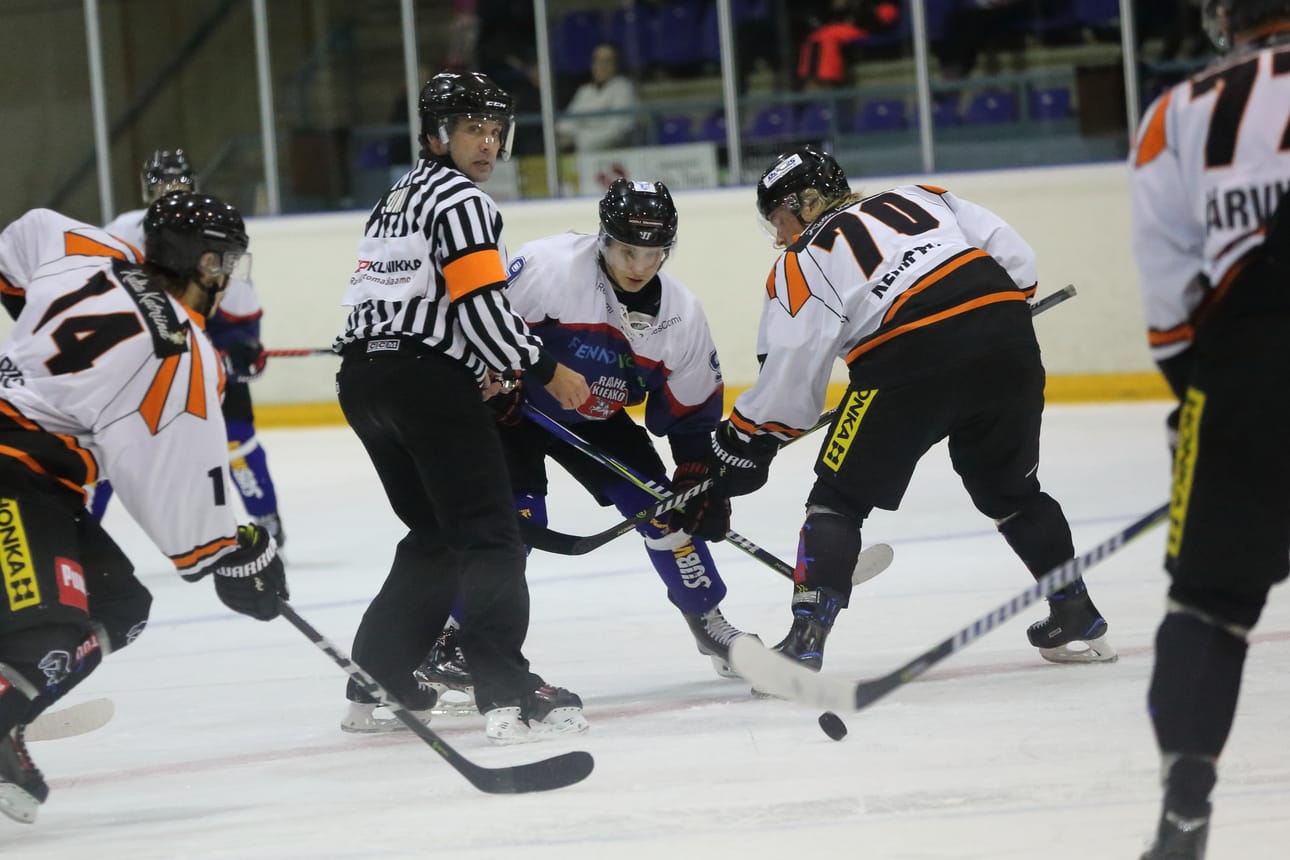 Raahe-Kiekko päätti tuplapeliviikonloppunsa makeaan kotivoittoon. Hyökkääjä Ville Sippala tehoili kotiottelun avauserässä lukemat 1+1.